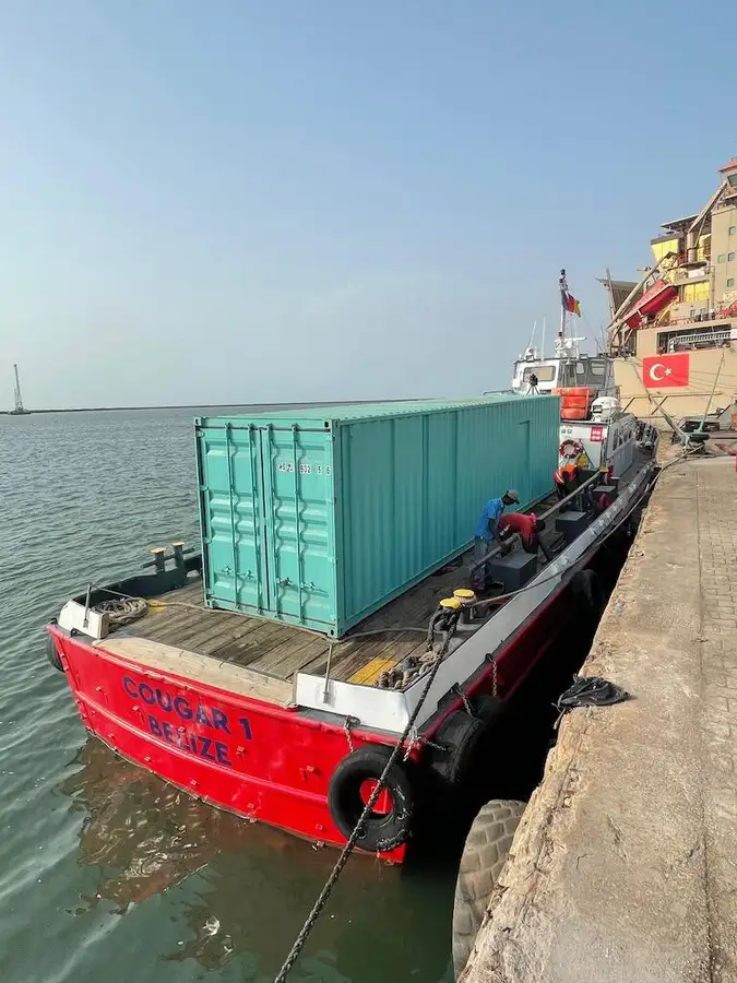 Tàu container để bán