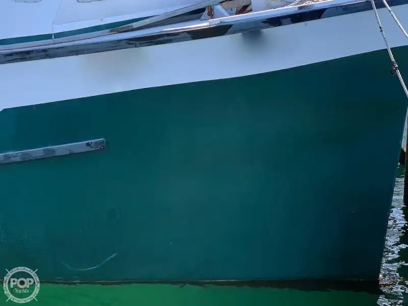 Tàu câu dài để bán