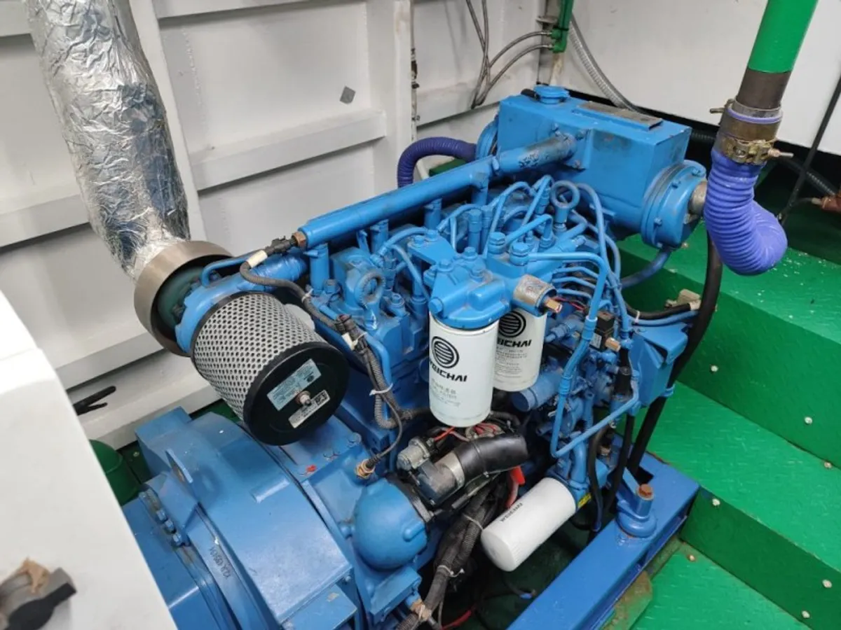 Tàu container để bán