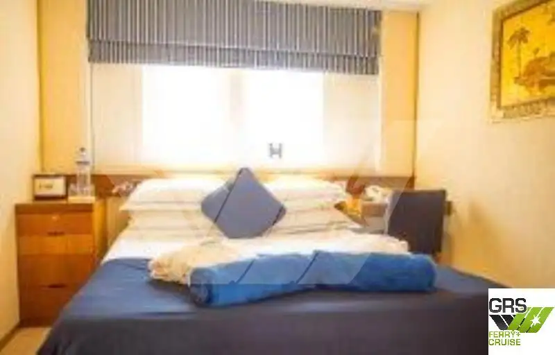 Tàu du lịch để bán