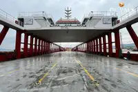 Tàu phà để bán