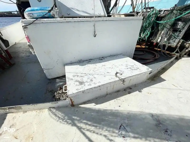 Tàu kéo lưới để bán