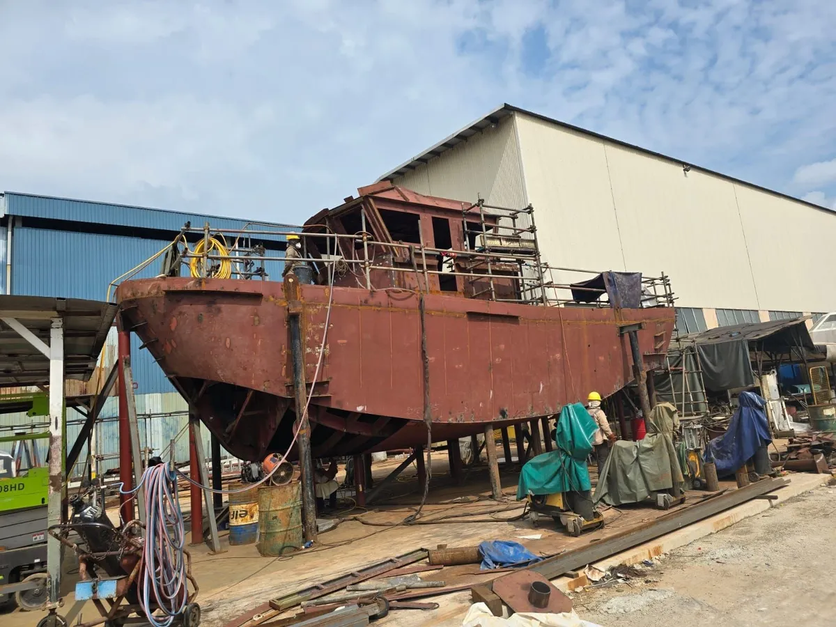 Tàu kéo để bán