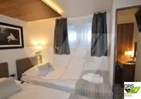 Tàu du lịch để bán
