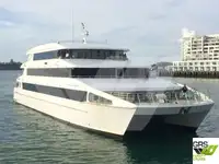 Tàu du lịch để bán