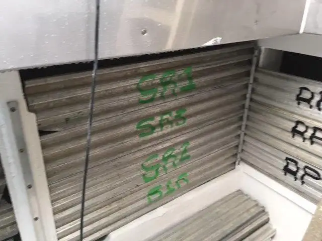 Tàu kéo lưới để bán