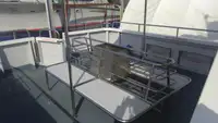 Tàu làm việc để bán