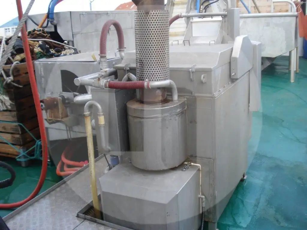 Tàu kéo lưới ngang để bán