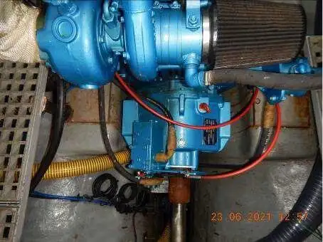 Tàu kéo lưới để bán