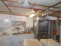 Tàu chở thủy thủ đoàn để bán
