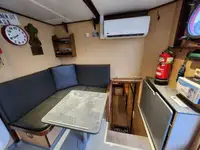 Tàu làm việc để bán