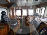 Tàu kéo lưới để bán