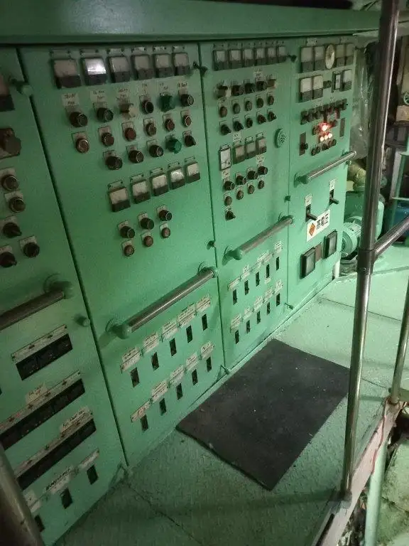 Tàu kéo lưới để bán