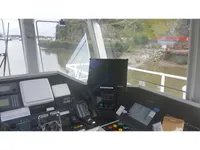 Tàu chở thủy thủ đoàn để bán