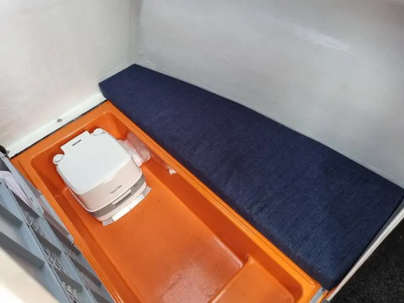 Tàu container để bán