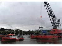 Tàu làm việc để bán