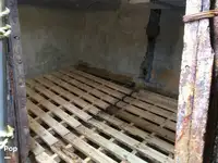 Tàu kéo lưới để bán