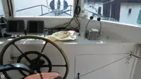 Tàu kéo lưới để bán