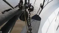 Tàu kéo lưới để bán