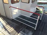 Tàu container để bán