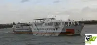 Tàu du lịch để bán