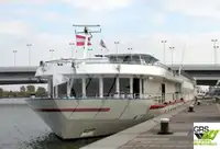Tàu du lịch để bán