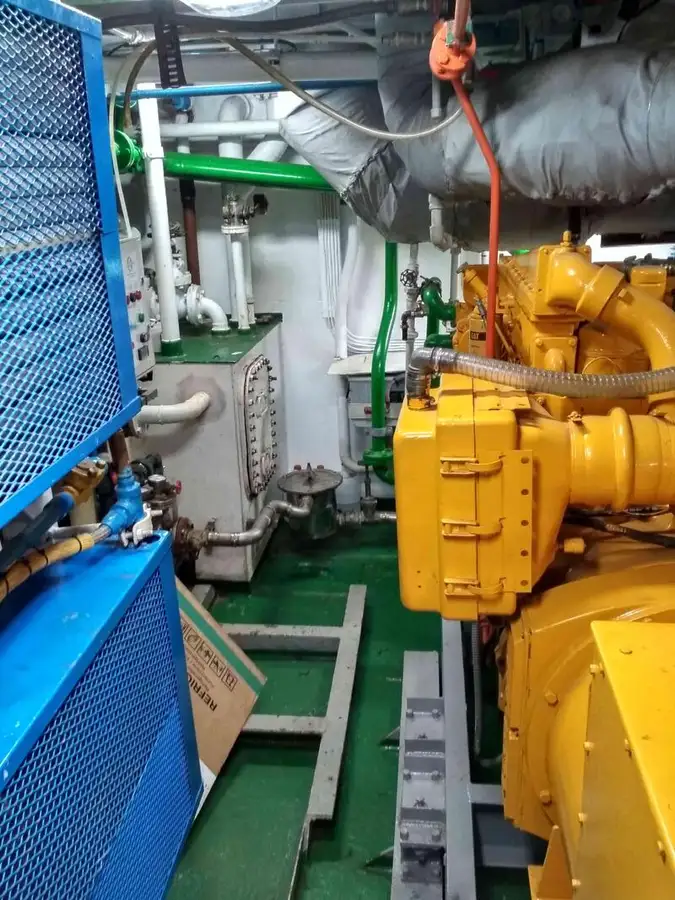 Tàu kéo lưới để bán