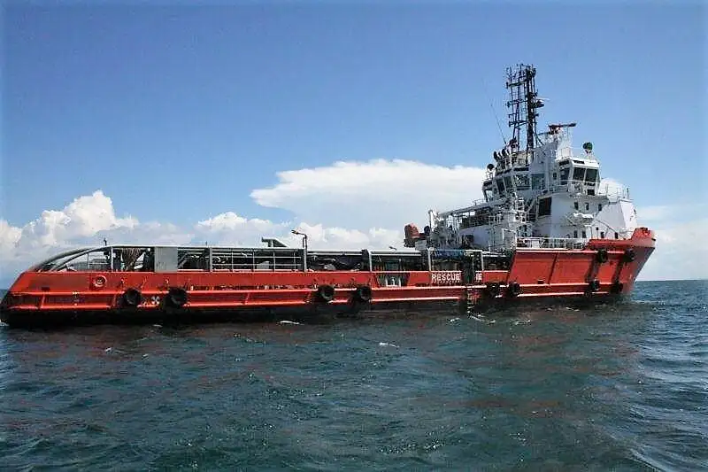 Tàu kéo để bán