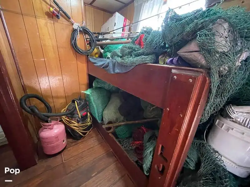 Tàu kéo lưới để bán