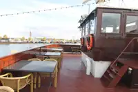 Sà lan để bán