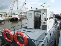 Tàu chở thủy thủ đoàn để bán