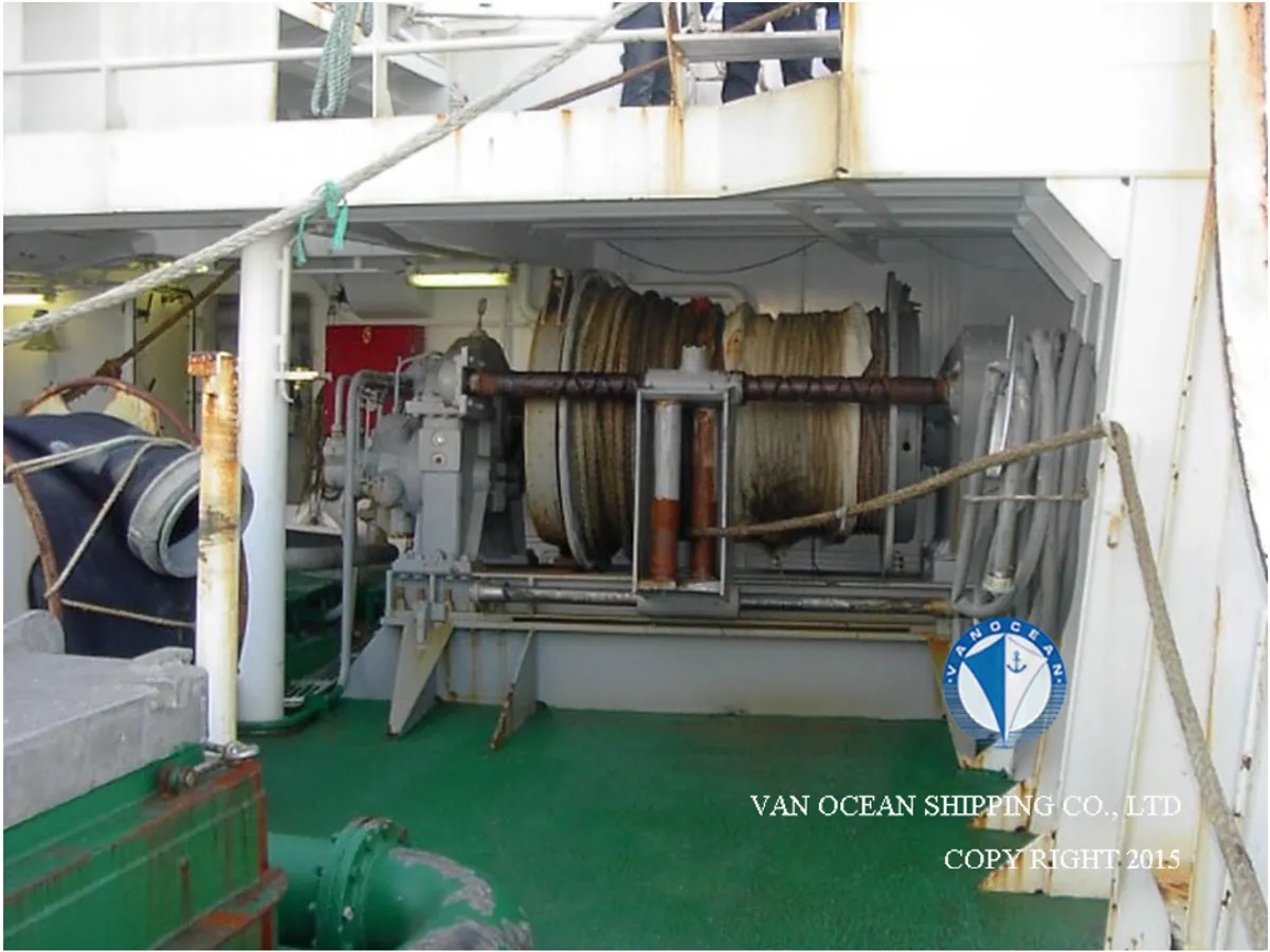 Tàu kéo lưới để bán