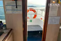 Tàu du lịch để bán