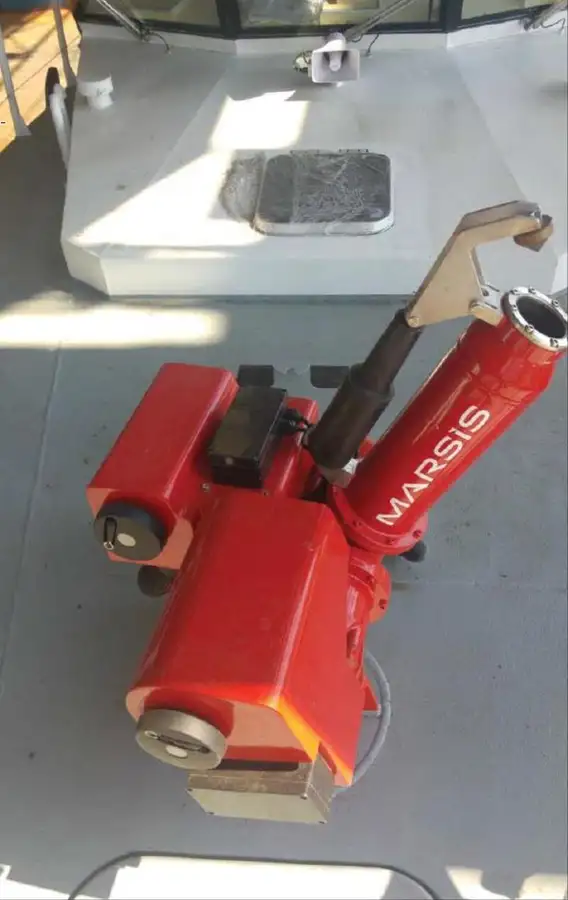 Tàu làm việc để bán