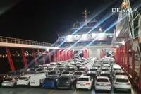 Tàu phà để bán