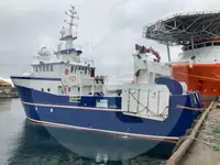 Tàu kéo lưới ngang để bán