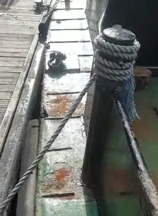 Tàu làm việc để bán