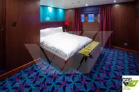 Tàu du lịch để bán
