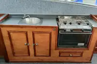 Tàu làm việc để bán