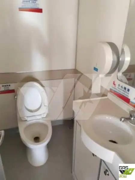 Tàu du lịch để bán