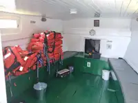 Tàu làm việc để bán