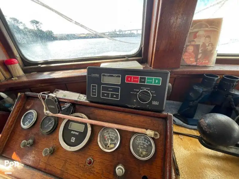 Tàu kéo lưới để bán