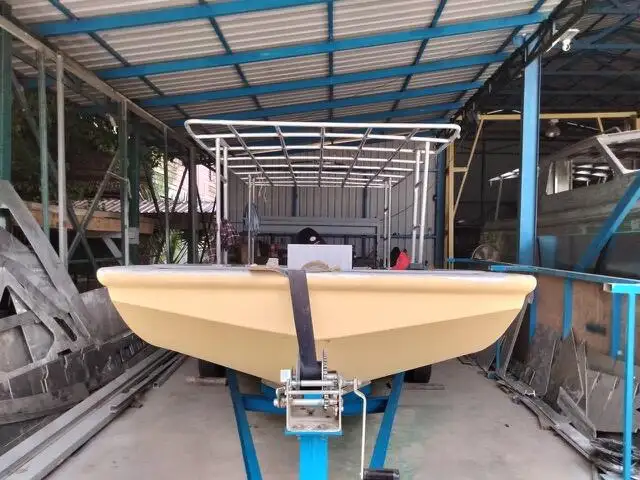 Tàu làm việc để bán