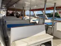 Tàu phà để bán