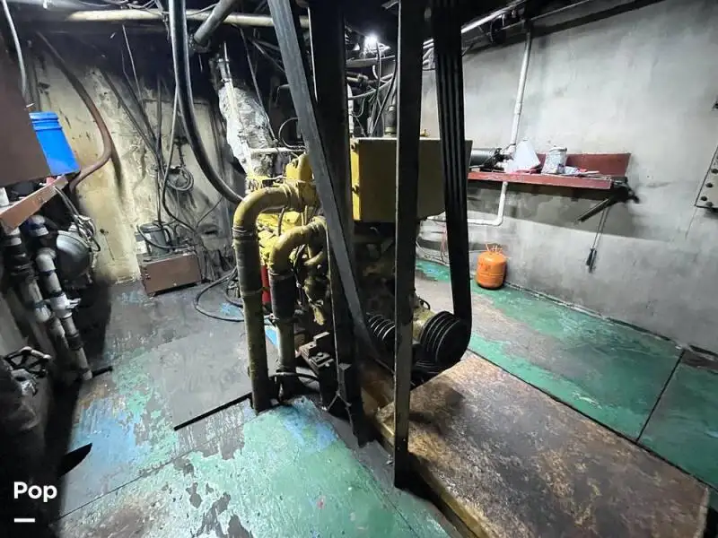 Tàu kéo lưới để bán