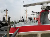 Tàu kéo lưới để bán