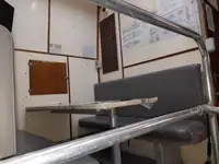 Tàu chở thủy thủ đoàn để bán