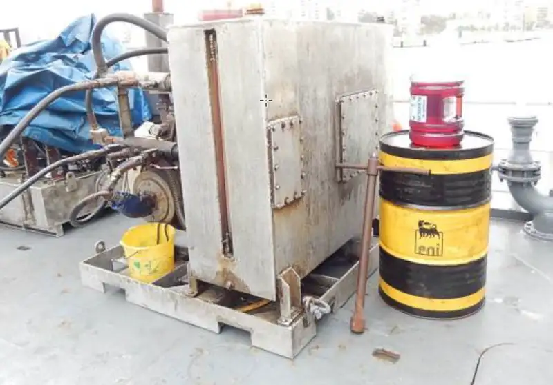 Tàu làm việc để bán