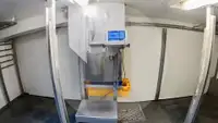 Tàu kéo lưới ngang để bán