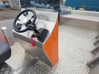 Tàu làm việc để bán